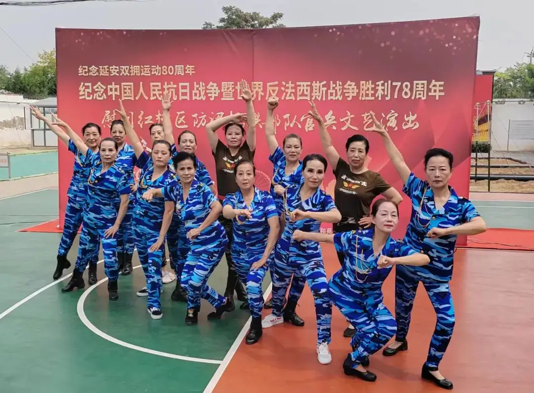 小班社会活动五星红旗我爱你_小班五星红旗社会教案_幼儿小班五星红旗教案