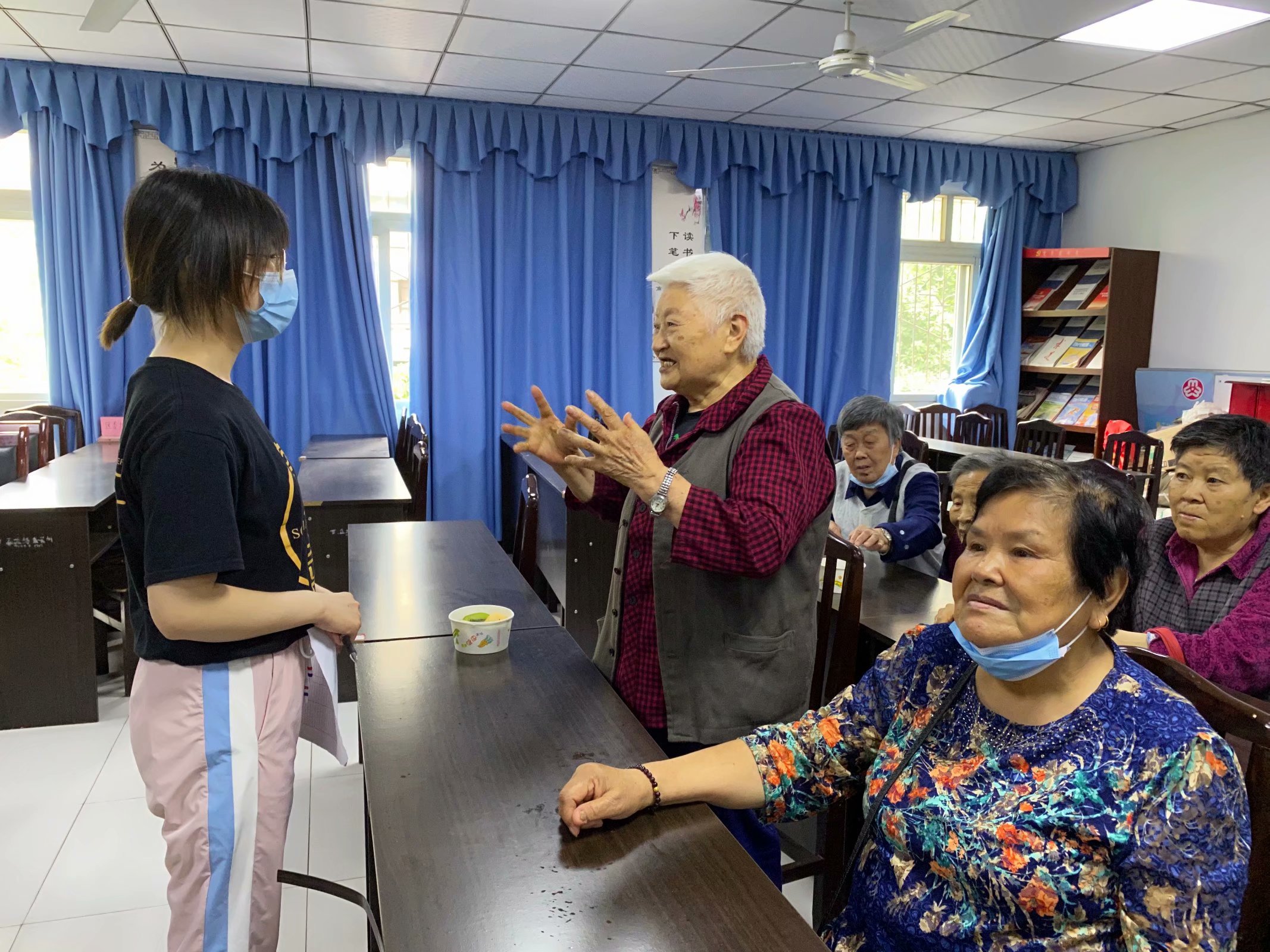 会场热场小游戏中老年_会场游戏玩法老年人_老年人年会游戏