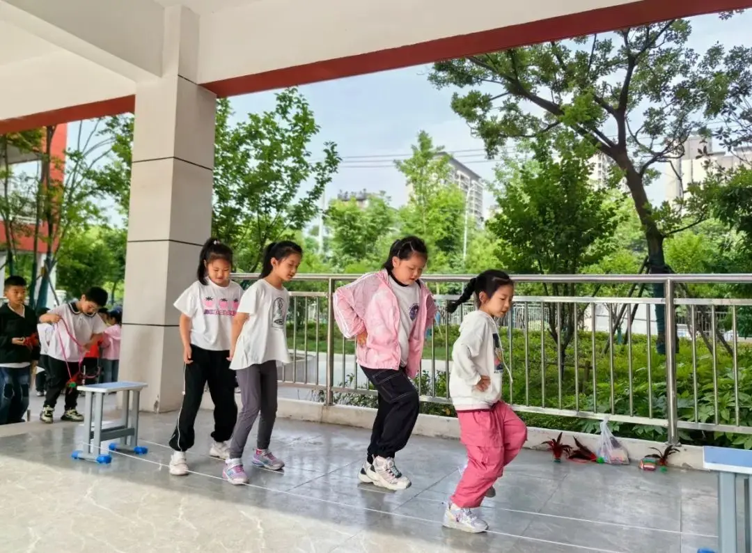 小学生玩得游戏课堂_小学生游戏视频教学_小学生一二年级课堂玩的游戏