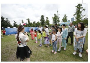 大家一起参加宴会 